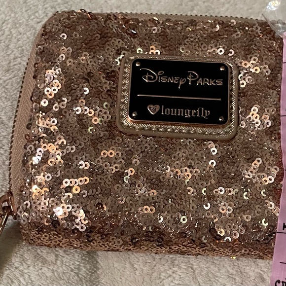 Disney Parks Lounge fly EUC Gold Sequined Minnie Mouse Ear Bow Wallet Clutch - Picture 9 of 12
